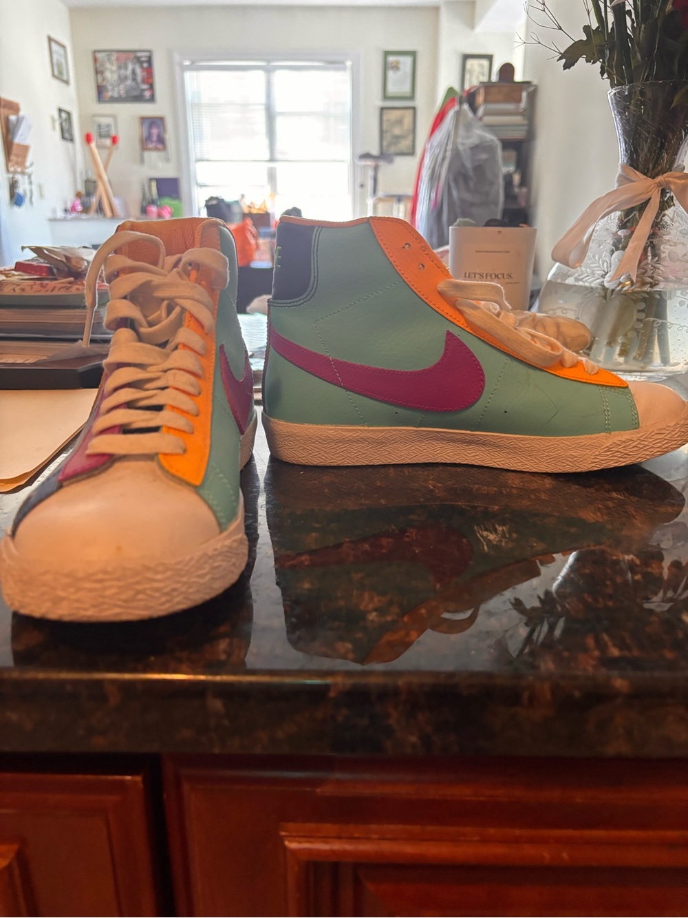 Nike Blazer Mid  77 SE worn once sz 5Y/ women’s 6.5